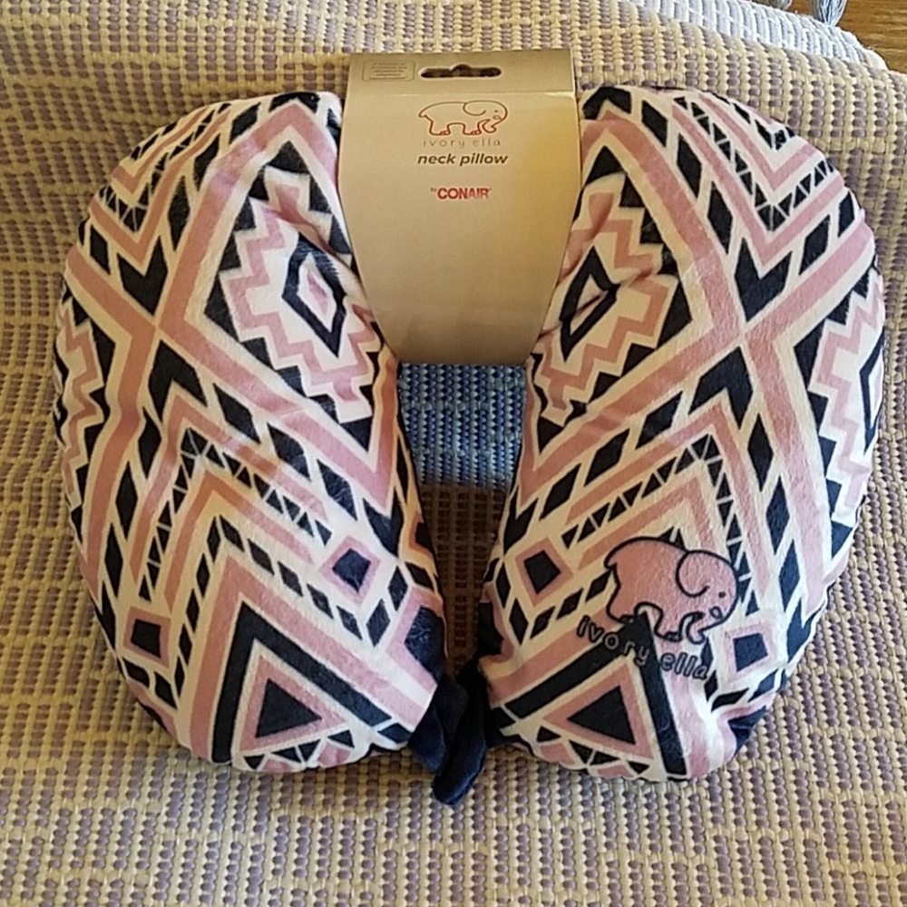 New Ivory Ella Geometric Pattern Travel Pillow